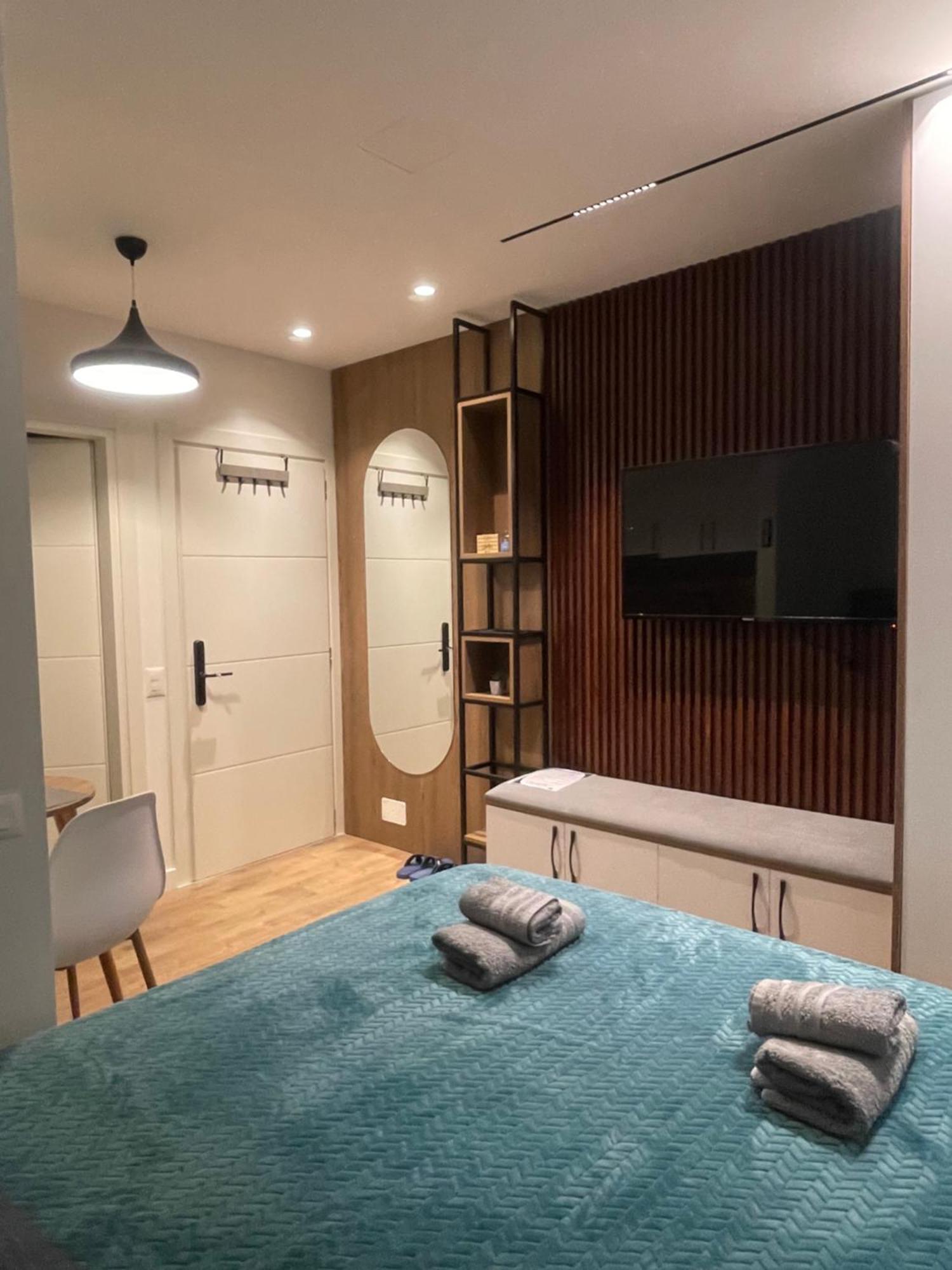 Downtown Studio Apartments 地拉那 外观 照片