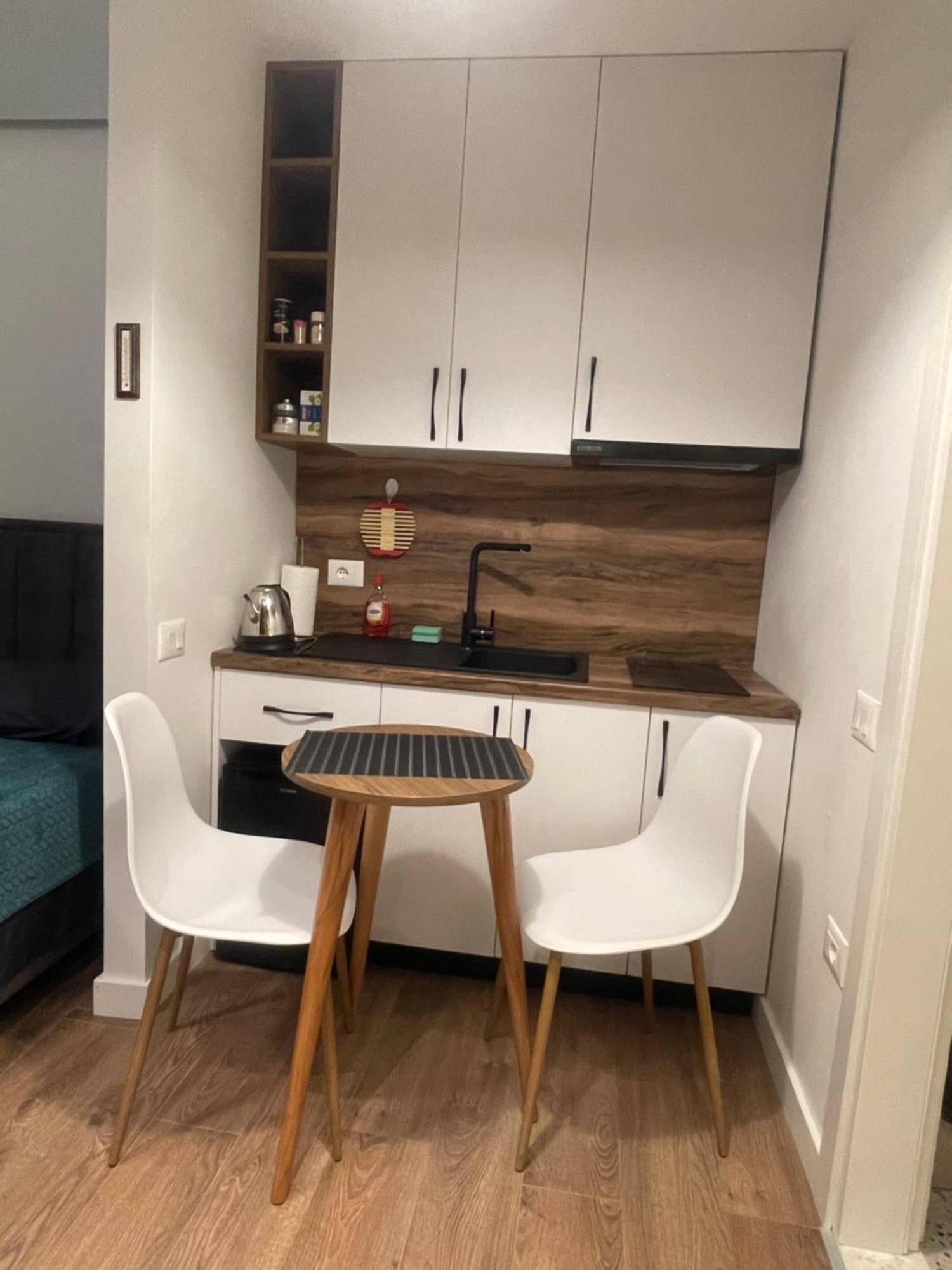 Downtown Studio Apartments 地拉那 外观 照片